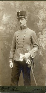 Gyula Csesznák v uniforme počas štúdií v Budapešti